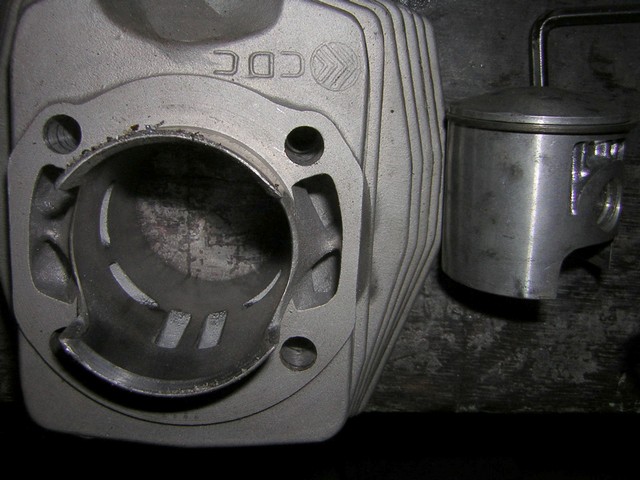 Cylindre/Piston Malossi 45,5mm 2 transferts Polygonal
