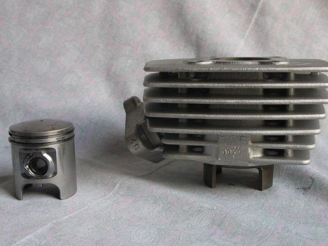 Cylindre/Piston Peugeot Fox

