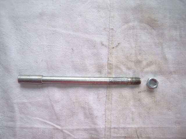 Axe de roue
