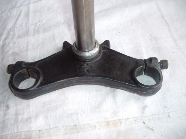 T de fourche inférieur
