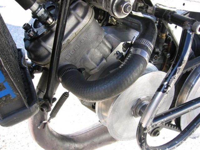 Moteur G2 Bidalot avec carter moteur taillé dans la masse par le propriétaire.
