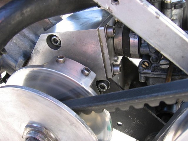 Moteur G2 Bidalot avec carters moteur taillé dans la masse par le propriétaire.
