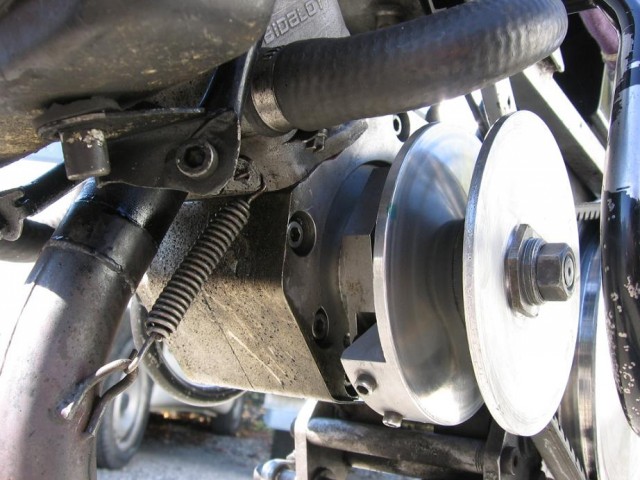 Moteur G2 Bidalot avec carters moteur taillé dans la masse par le propriétaire.
