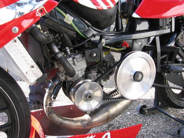 Proto 51.
Proto cadre 51 carrenages mistral déco ducati.
Variotop inversé grosse soie, poulie taillé dans la masse Bidalot.
