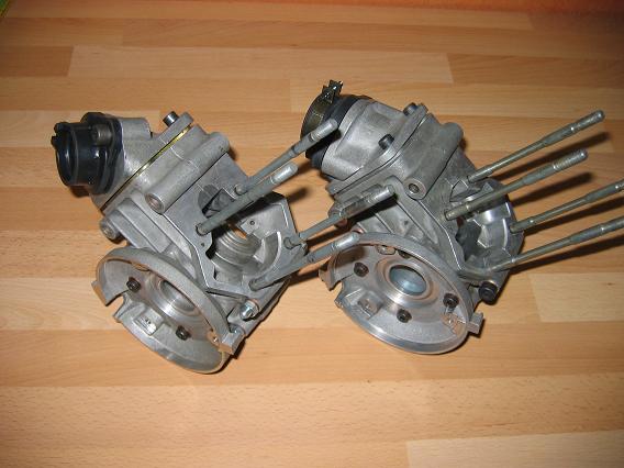 Carters moteur Bidalot Gr 3
Il existait plusieurs types de tubulures d'admission pour ces moteurs, sur celui de gauche, le montage pour MBK CF, sur celui de droite le montage pour MBK Réplica
Mots-clés: Bas moteur BIDALOT G3