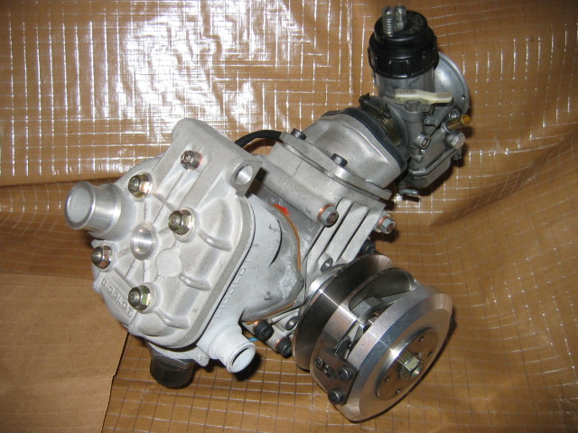 Moteur BIDALOT Gr 3
N'ayant pas réussi à trouver des vis BTR M7x80mm , pour mes carters ( les 2 vis se trouvant au niveau de l'admission ) , je me suis contenté de mettre de la tige filetée M7 + rondelles cuivres et 2 écrous . Si vous voulez trouver de la vis BTR M7x70mm , de la tige filetée M7 , et des écrous M7 , une seule adresse sur PARIS : WEBER METAUX (Rue de POITOU) , pour des rondelles cuivres diam 7 , certains revendeurs MBK en ont encore .
Mots-clés: Moteur BIDALOT Gr 3