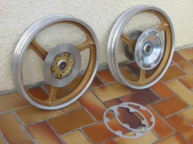 Train de jantes JPX complet
Roues , disques avant et arriéres , couronnes JPX .
Support de couronnes de fabrication maison .
