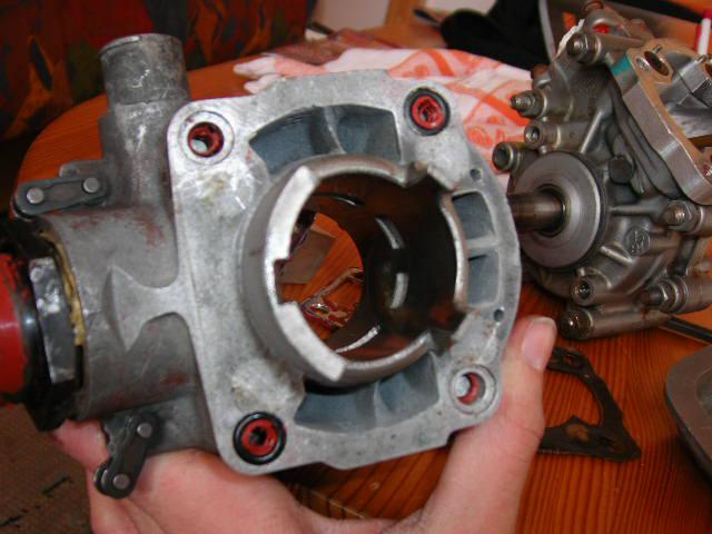 Cylindre Gr 2 FS
Haut moteur Gr 2 FS diamètre 40
FS pour fixation séparé. En effet, les goujons ne tiennent plus l'ensemble, mais uniquement le cylindre. La culasse est fixé au cylindre séparemment
